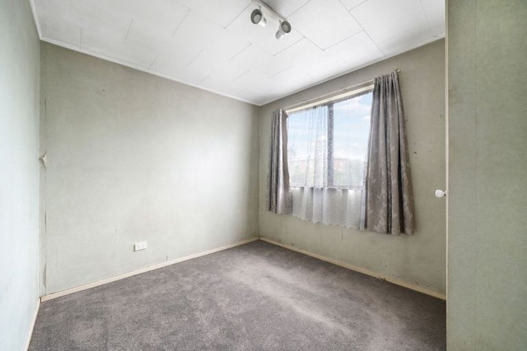 Photo of property in 2 Fruitvale Road, New Lynn, Auckland, 0600