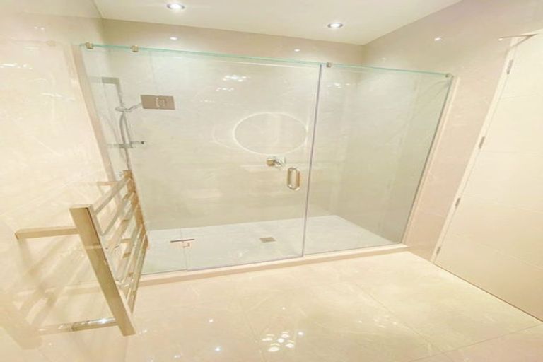 Photo of property in 32 Kuaha Road, Massey, Auckland, 0614