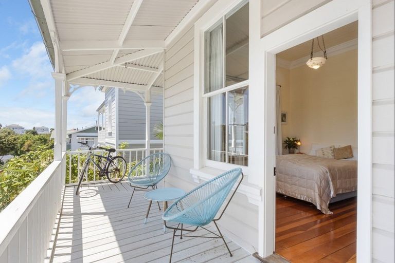 Photo of property in 21 May Avenue, Hospital Hill, Napier, 4110