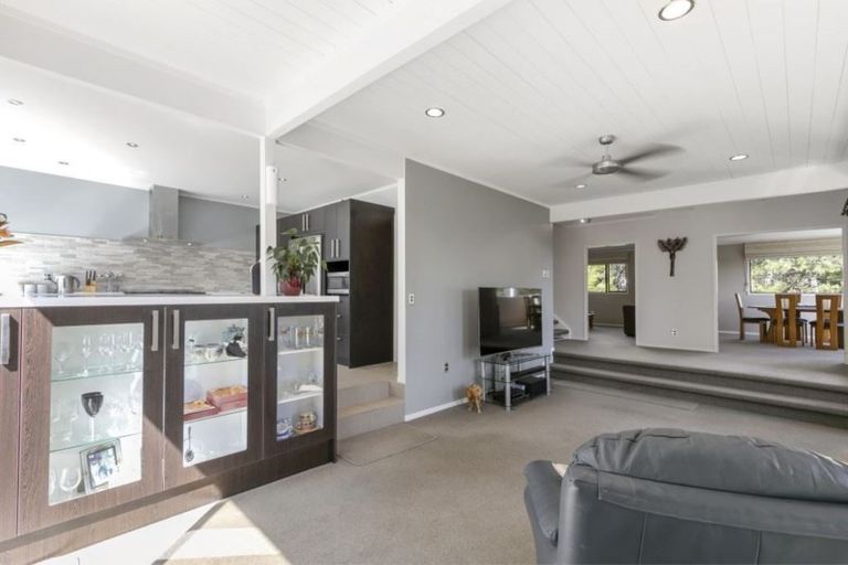 Photo of property in 20 Saddleback Rise, Murrays Bay, Auckland, 0630