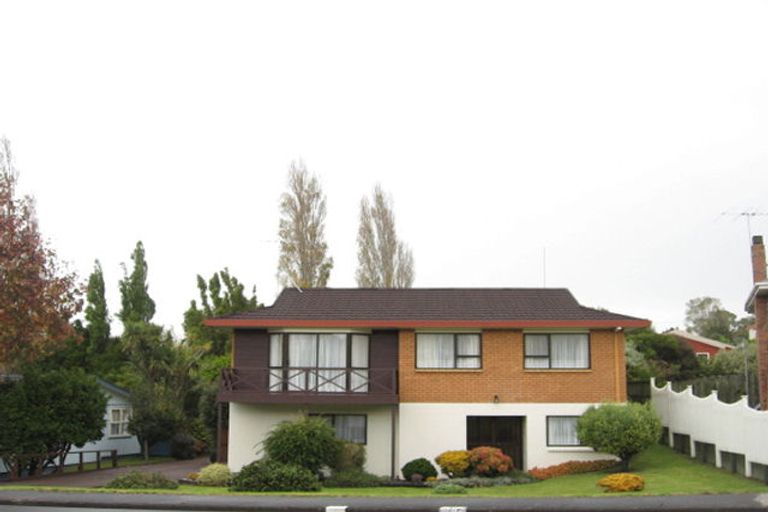 Photo of property in 1/77 Uxbridge Road, Cockle Bay, Auckland, 2014