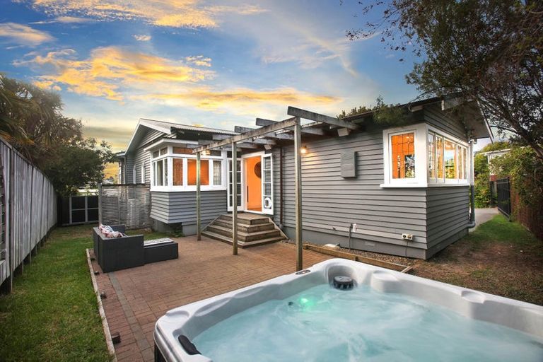 Photo of property in 2/48 Sunnynook Road, Sunnynook, Auckland, 0620
