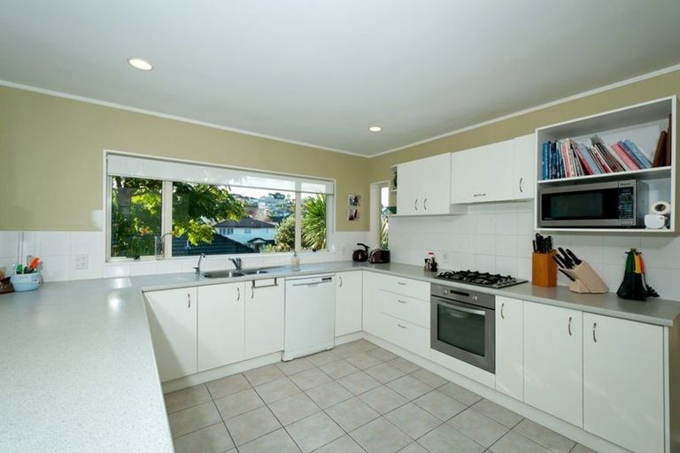 Photo of property in 4 Manu Place, Pinehill, Auckland, 0632