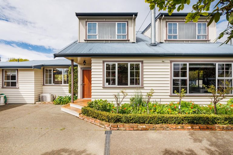 Photo of property in 21 Alan Street, Palmerston North, 4414