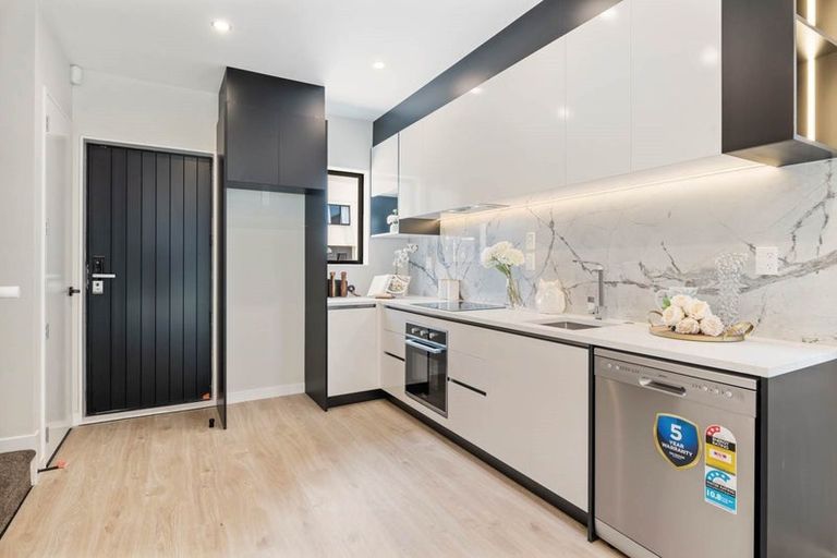 Photo of property in 42 Kiato Lane, Flat Bush, Auckland, 2019