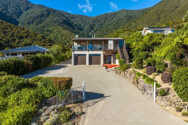 Photo of property in 12 Field Terrace, Okiwi Bay, French Pass, 7193