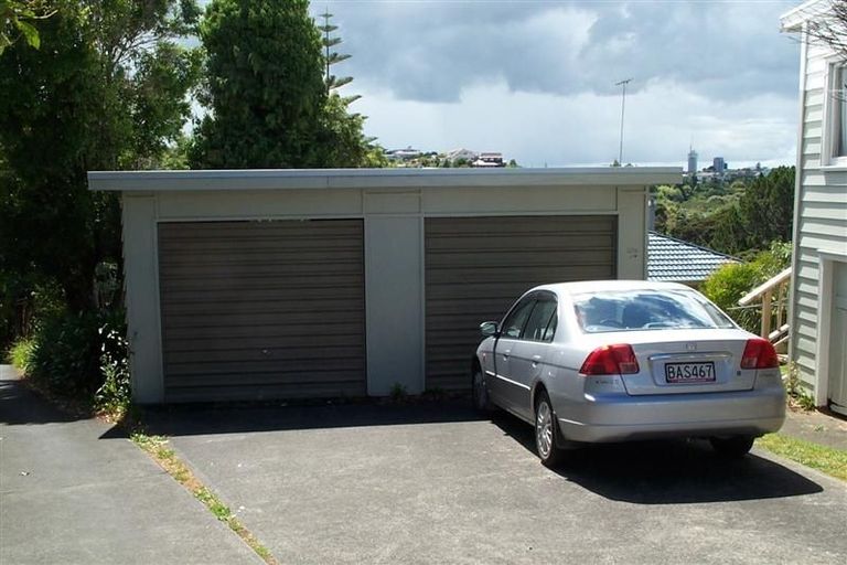 Photo of property in 51 Onewa Road, Northcote, Auckland, 0627