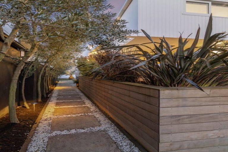 Photo of property in 117 Main Road, Redcliffs, Christchurch, 8081