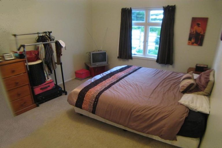 Photo of property in 51 Onewa Road, Northcote, Auckland, 0627