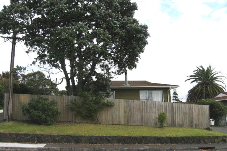 Photo of property in 2/93 Awaroa Road, Sunnyvale, Auckland, 0612
