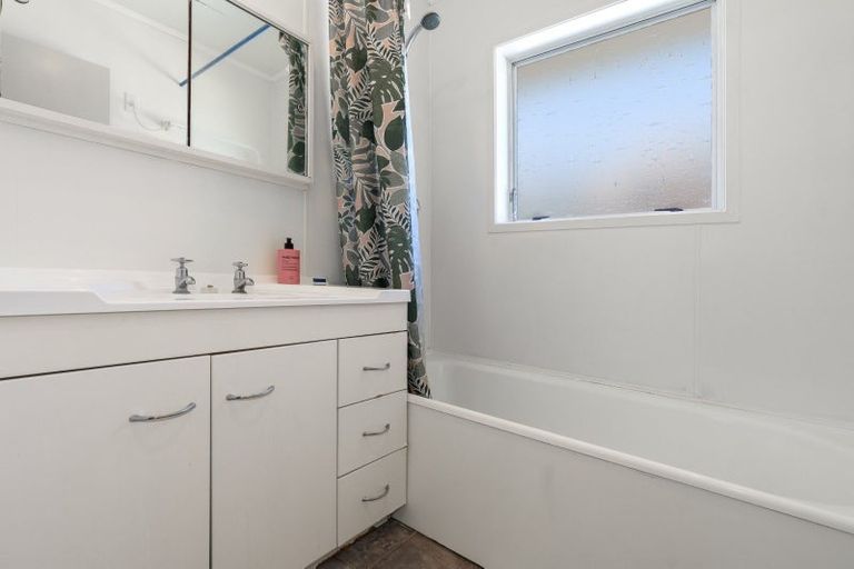 Photo of property in 140 Kingswood Road, Brookfield, Tauranga, 3110