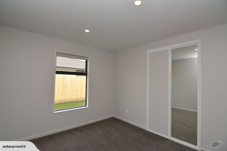 Photo of property in 33 Kingsbridge West, Burwood, Christchurch, 8083