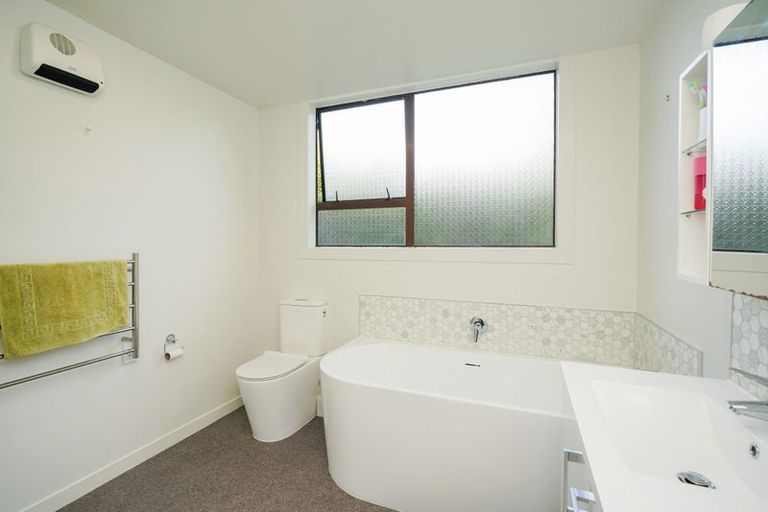 Photo of property in 124 Moulson Street, Strathern, Invercargill, 9812