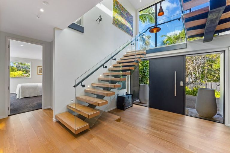 Photo of property in 15c Rodney Road, Northcote Point, Auckland, 0627
