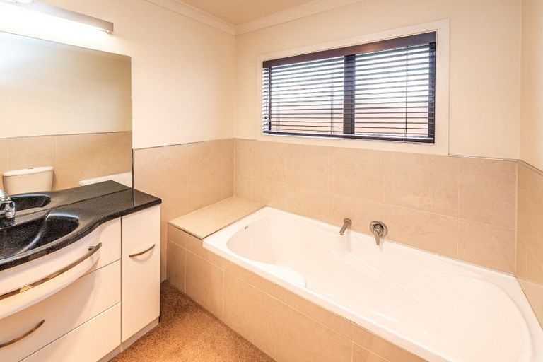 Photo of property in 1 Gilligan Close, College Estate, Whanganui, 4500