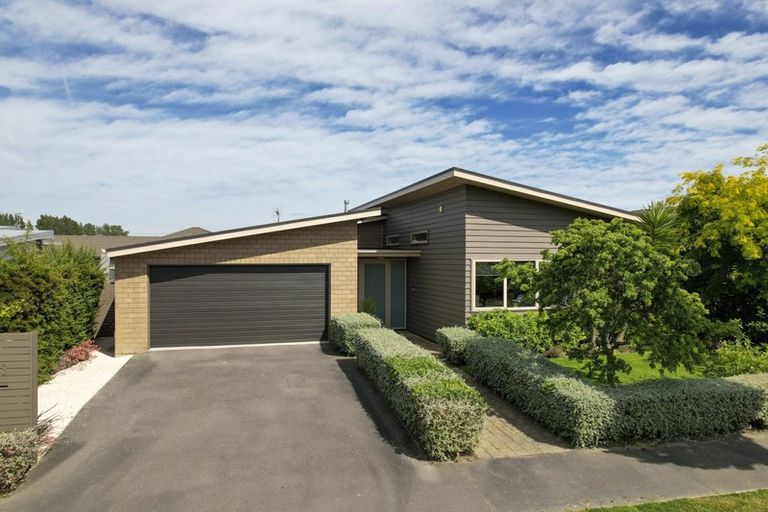 Photo of property in 3 Dunsford Close, Halswell, Christchurch, 8025