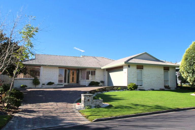 Photo of property in 6 Bampton Rise, Northpark, Auckland, 2013