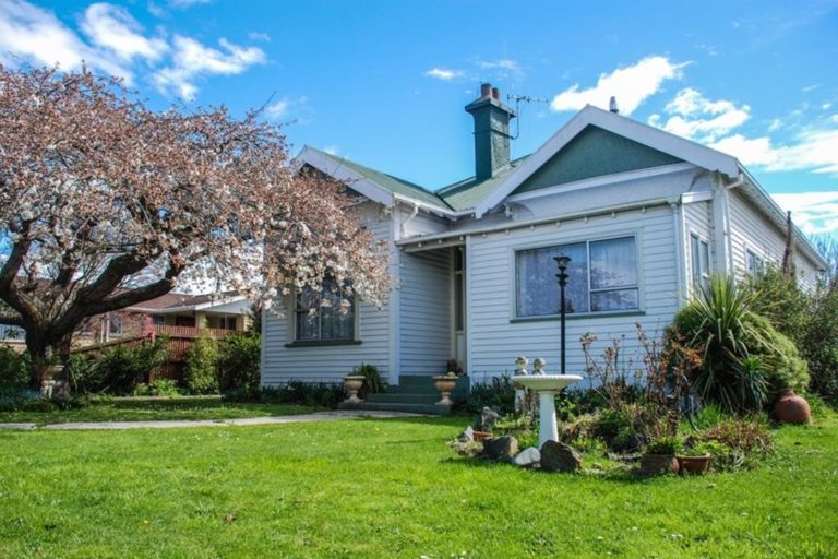 Photo of property in 30 Rhodes Street, Waimate, 7924
