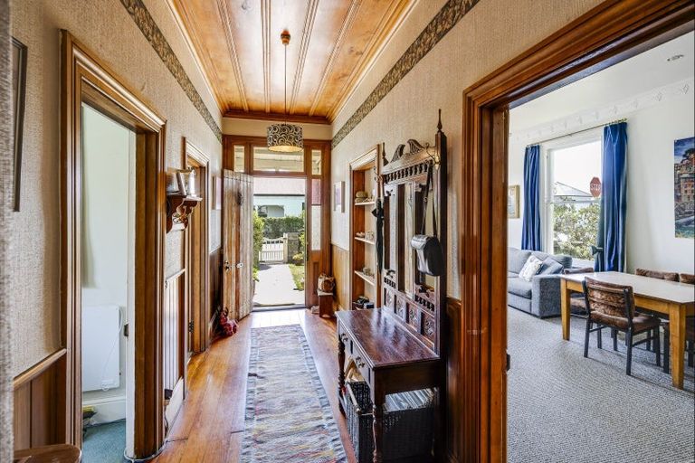 Photo of property in 36 Napier Terrace, Hospital Hill, Napier, 4110