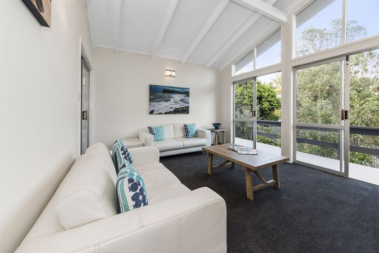 Photo of property in 19 Wirihana Road, Titirangi, Auckland, 0604