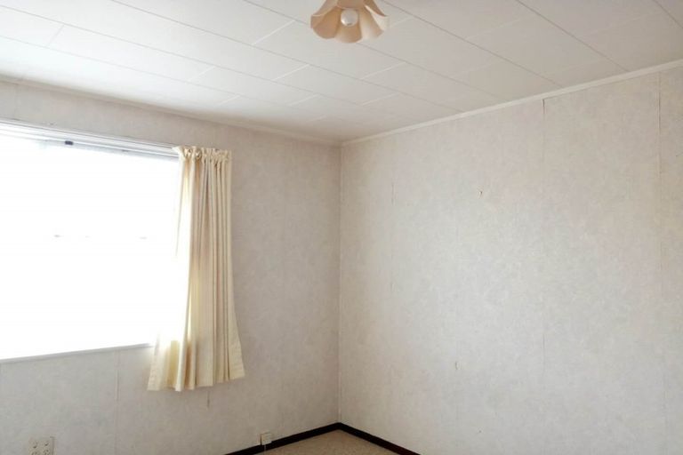 Photo of property in 16 Mawney Road, Henderson, Auckland, 0610