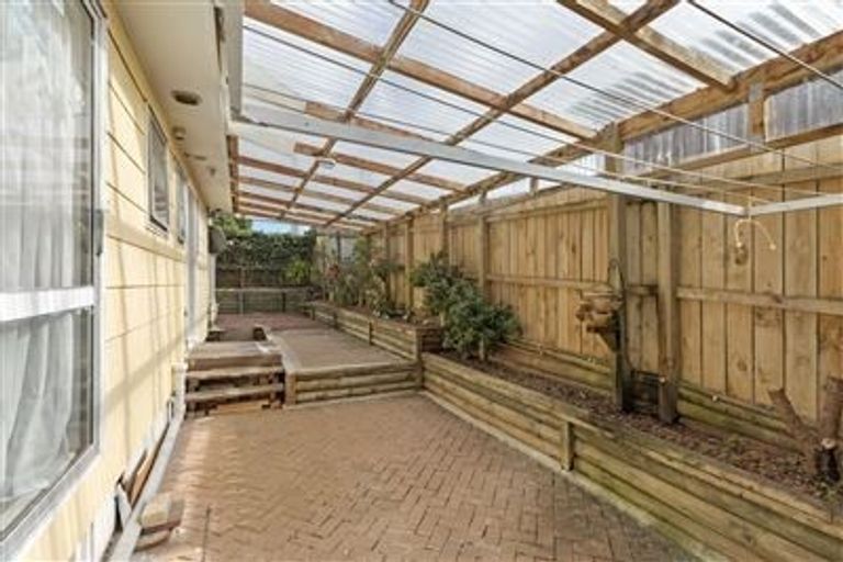 Photo of property in 1/111 Tirimoana Road, Te Atatu South, Auckland, 0602