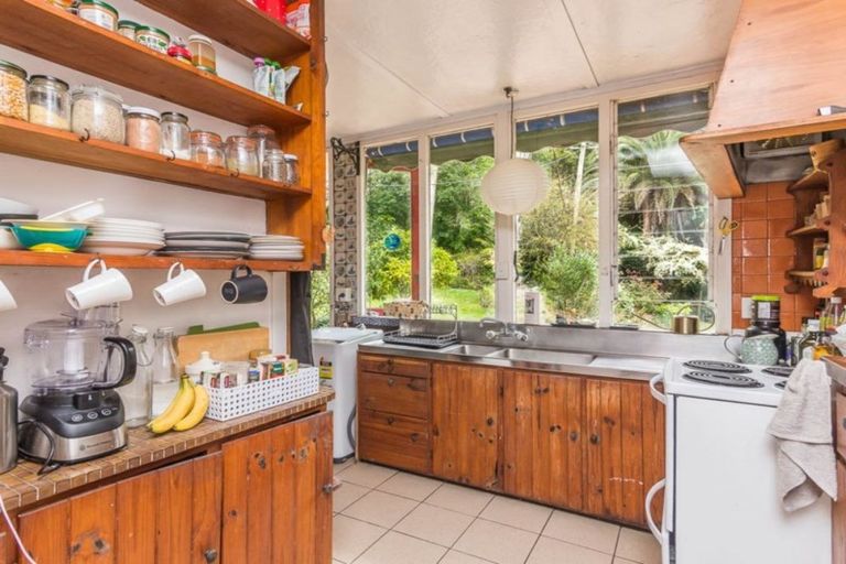 Photo of property in 180 Atkinson Road, Titirangi, Auckland, 0604