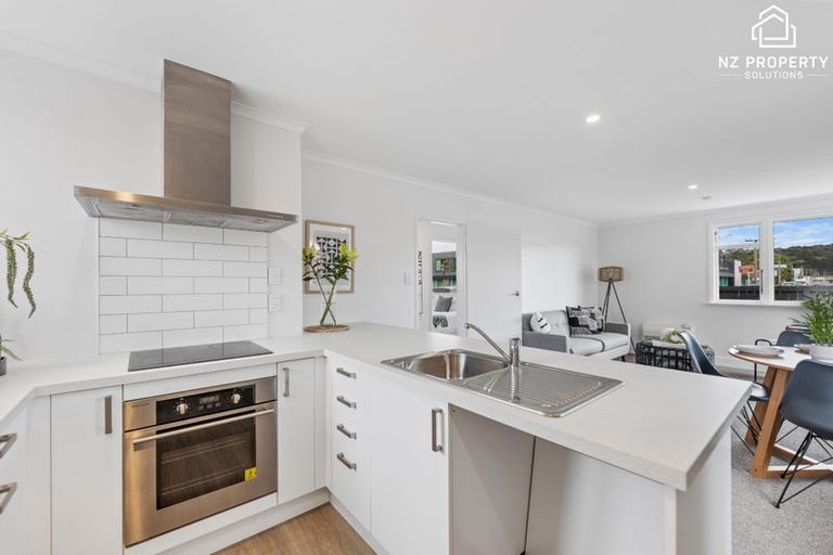 Photo of property in 73 Macandrew Road, South Dunedin, Dunedin, 9012