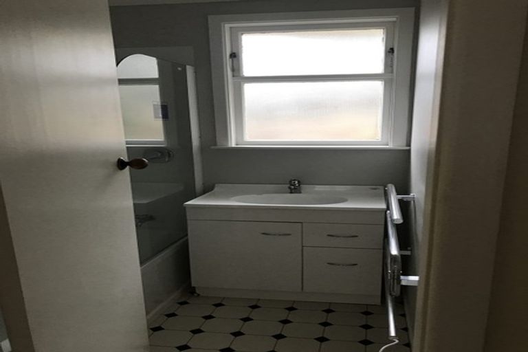 Photo of property in 92 Ironside Road, Johnsonville, Wellington, 6037