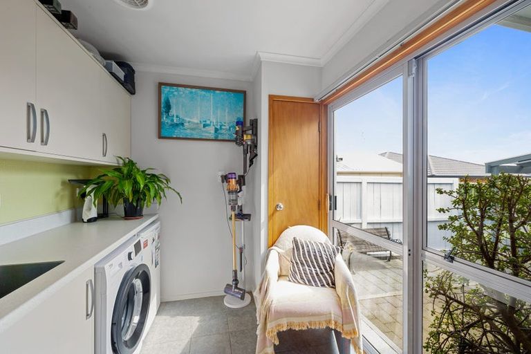 Photo of property in 6 Argyle Place, Highlands Park, New Plymouth, 4312