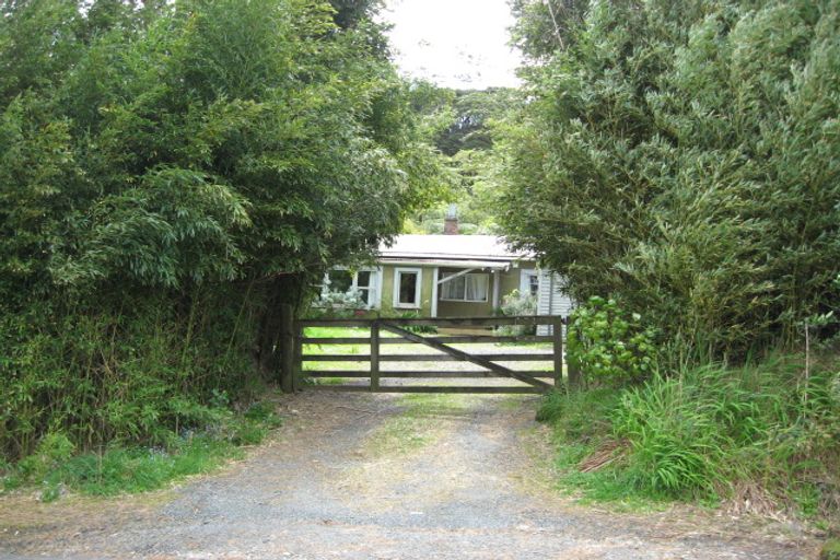 Photo of property in 69 Te Henga Road, Waitakere, Henderson, 0781