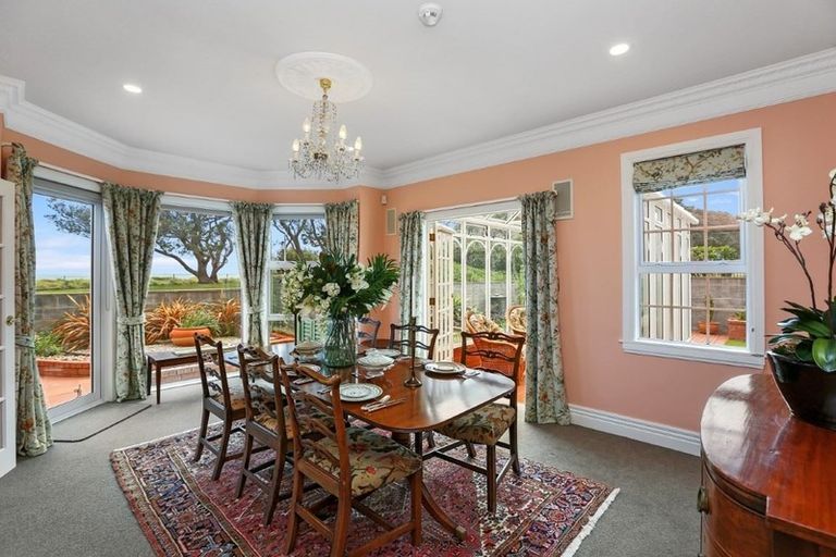 Photo of property in 1 Kawaroa Lane, New Plymouth, 4310