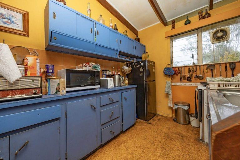 Photo of property in 31 Taipari Road, Te Atatu Peninsula, Auckland, 0610