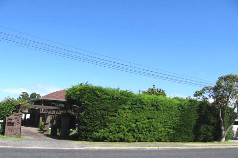 Photo of property in 1/26 County Road, Torbay, Auckland, 0630