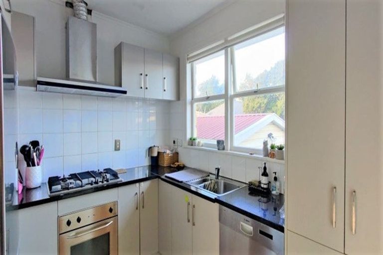 Photo of property in 1/19 Becroft Drive, Forrest Hill, Auckland, 0620