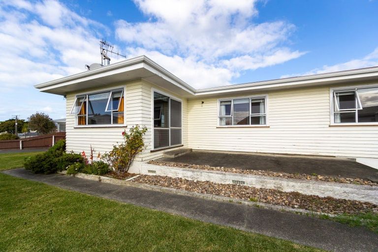 Photo of property in 32 Trinity Crescent, Pirimai, Napier, 4112