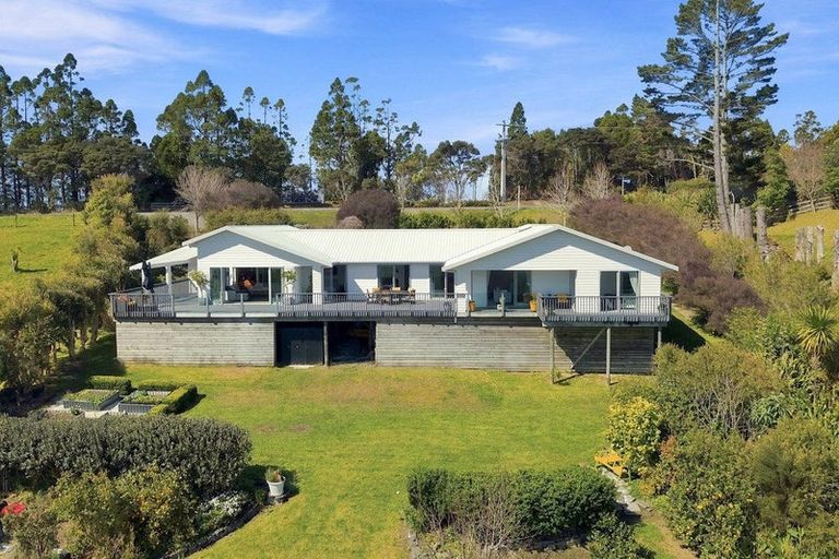 Photo of property in 136 Pinchgut Road, Kaukapakapa, 0873