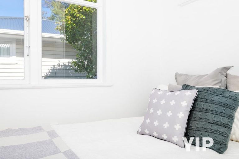 Photo of property in 106 Ruskin Road, Newlands, Wellington, 6037