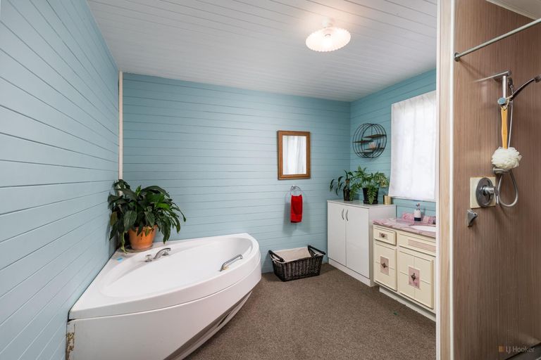 Photo of property in 1 Maude Street, Waimate, 7924