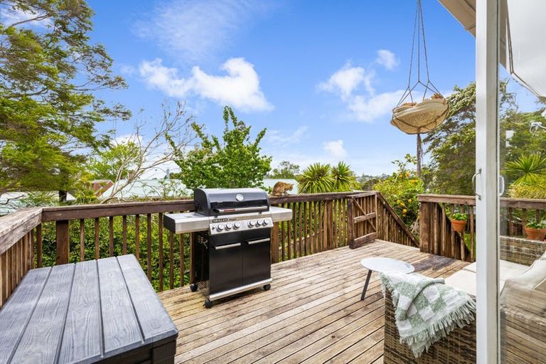 Photo of property in 42 Konini Road, Titirangi, Auckland, 0604