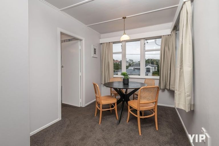 Photo of property in 48 Kenmore Street, Newlands, Wellington, 6037