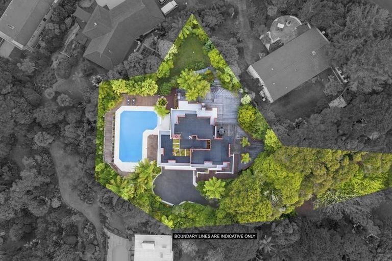 Photo of property in 12 Atarua Gardens, Waiatarua, Auckland, 0604