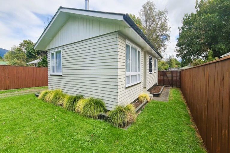 Photo of property in 98 Te Rangitautahanga Road, Turangi, 3334