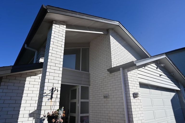 Photo of property in 12 Stubbs Place, Fairview Heights, Auckland, 0632