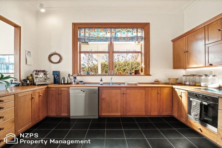 Photo of property in 44 Glendevon Place, Vauxhall, Dunedin, 9013