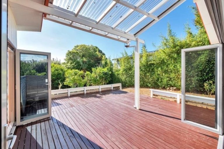 Photo of property in 42 Woodstock Road, Forrest Hill, Auckland, 0620