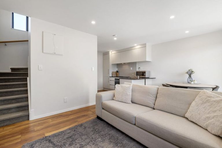 Photo of property in 2/36 Kaipatiki Road, Glenfield, Auckland, 0629