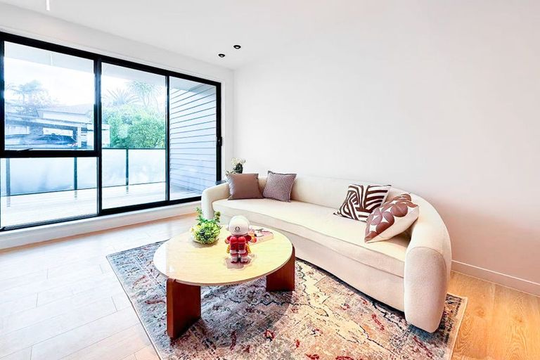 Photo of property in 19e Cedar Heights Avenue, Massey, Auckland, 0614