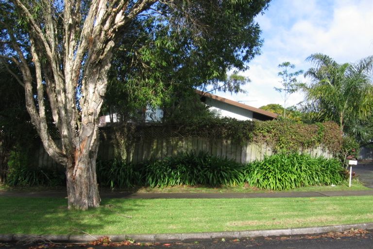 Photo of property in 2/19 Rapallo Place, Farm Cove, Auckland, 2012