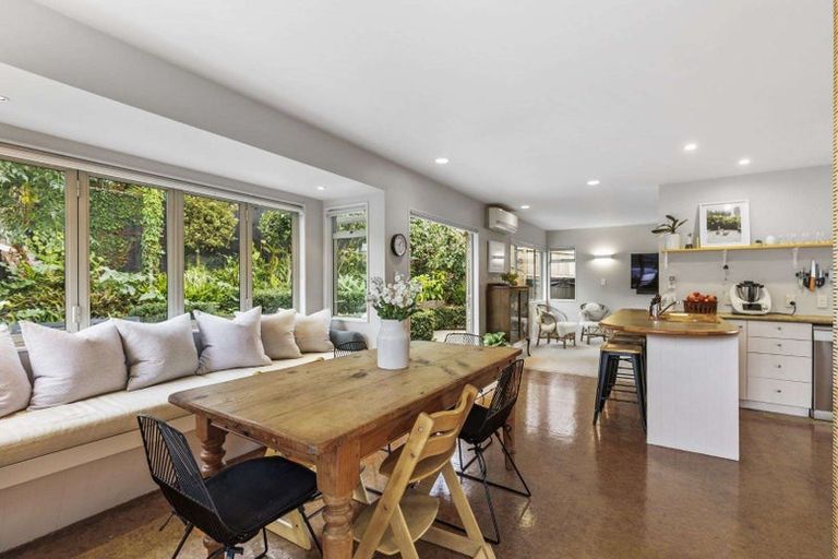 Photo of property in 2/19 Kenmure Avenue, Forrest Hill, Auckland, 0620